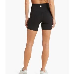 Vuori Studio Pocket Short Black